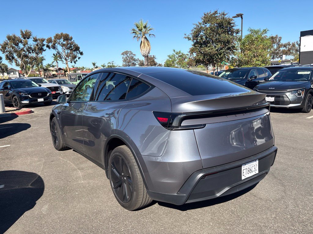 Used 2026 Tesla Model Y 2WD image 7