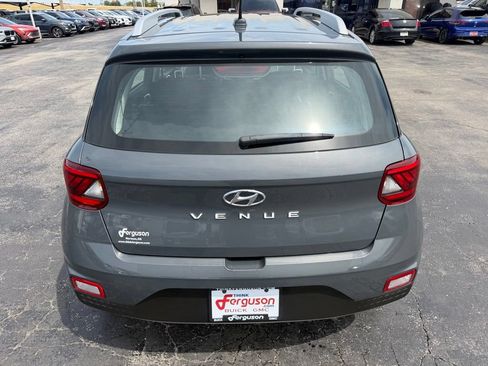 Used 2024 Hyundai Venue SEL FWD image 14
