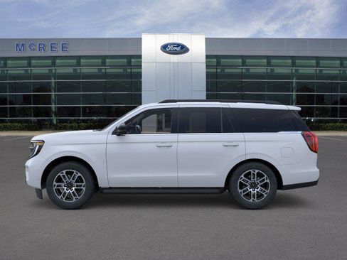 New 2026 Ford Expedition Active RWD image 3