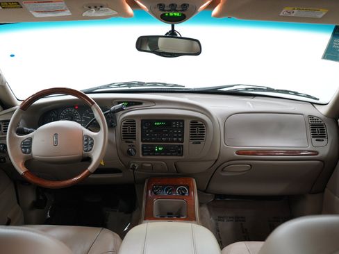 Used 2002 Lincoln Navigator 4WD image 13