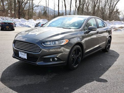 Used 2016 Ford Fusion SE image 3