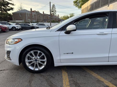 Used 2019 Ford Fusion SE FWD image 5