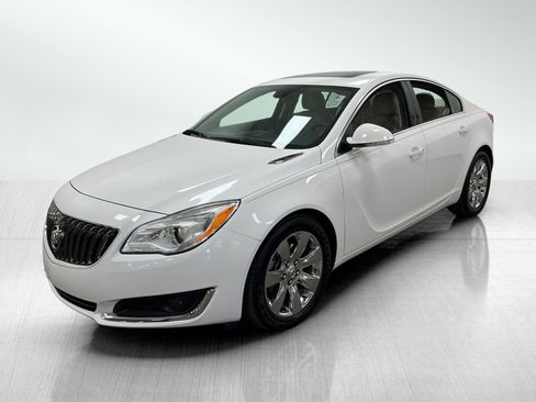 Used 2016 Buick Regal image 2