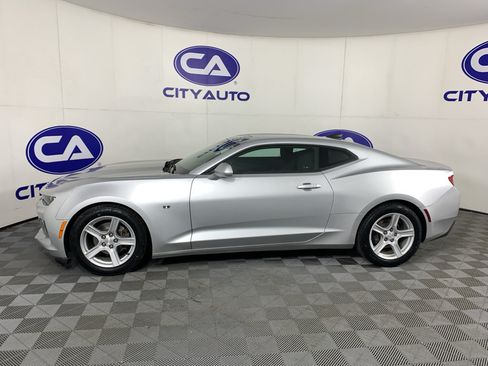 Used 2017 Chevrolet Camaro LT RWD image 6