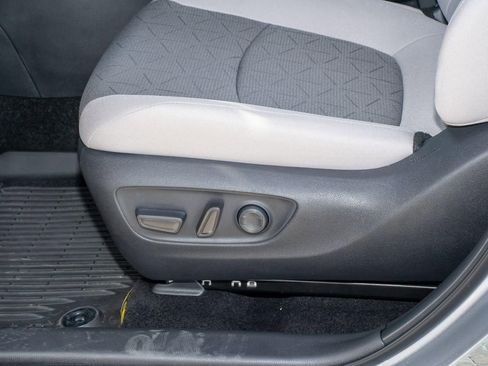 Used 2025 Toyota RAV4 XLE w/ Convenience Package image 29