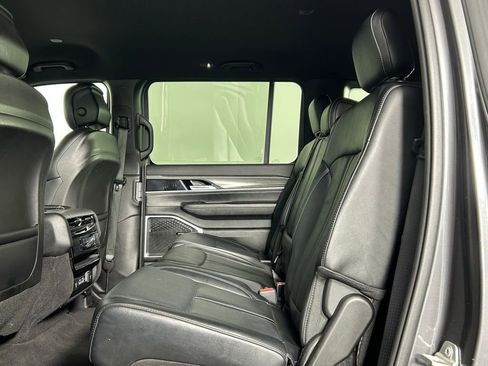 Used 2024 Jeep Wagoneer Series II w/ Flexible Seating Group image 19