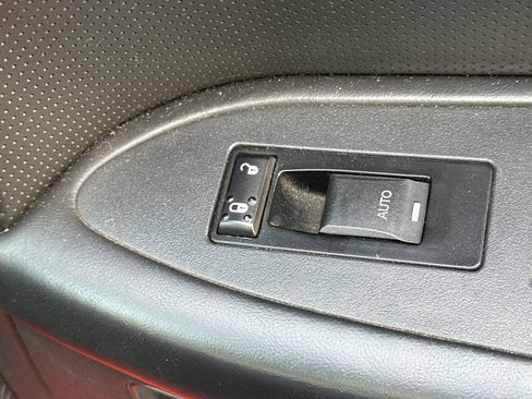 Used 2013 Dodge Challenger R/T image 21