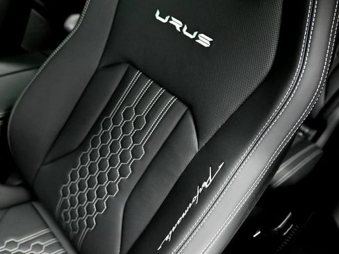 Used 2024 Lamborghini Urus Performante AWD/4WD image 20