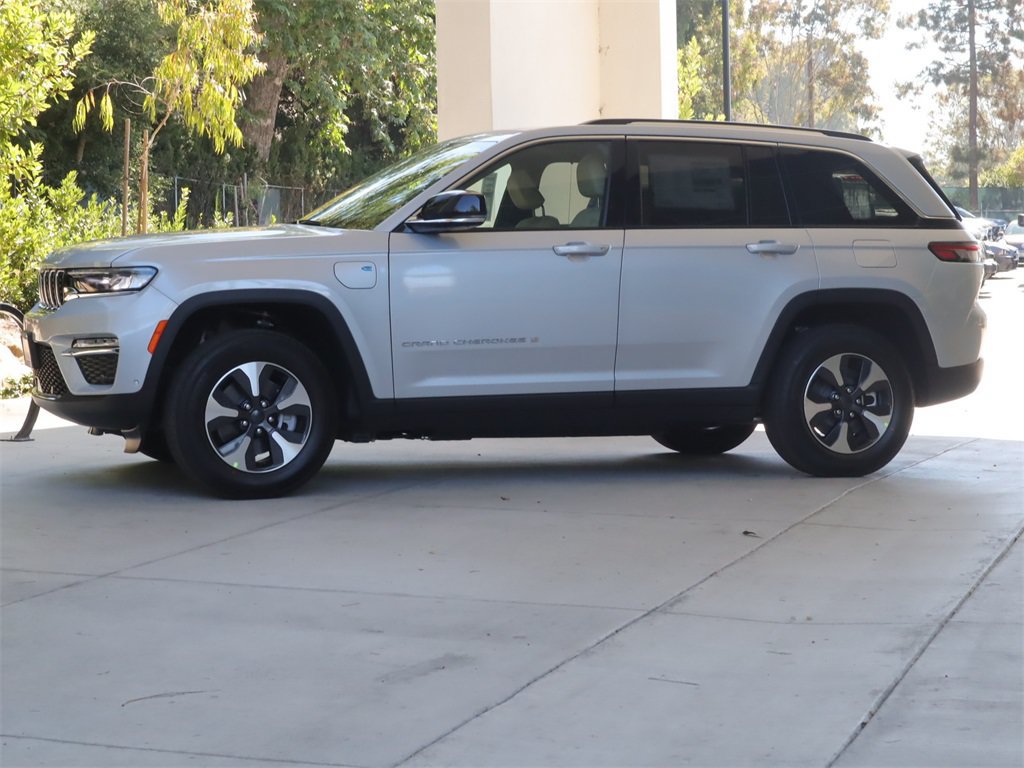 Used 2023 Jeep Grand Cherokee 4WD 4xe w/ Luxury Tech Group II image 7