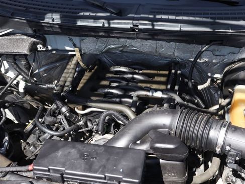 Used 2011 Ford F150 XLT w/ XLT Chrome Pkg image 12