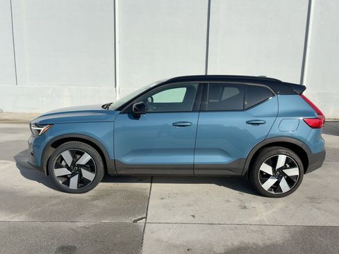 Certified 2023 Volvo XC40 Recharge Ultimate image 2