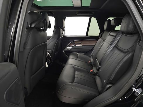 Used 2025 Land Rover Range Rover SE AWD/4WD image 38