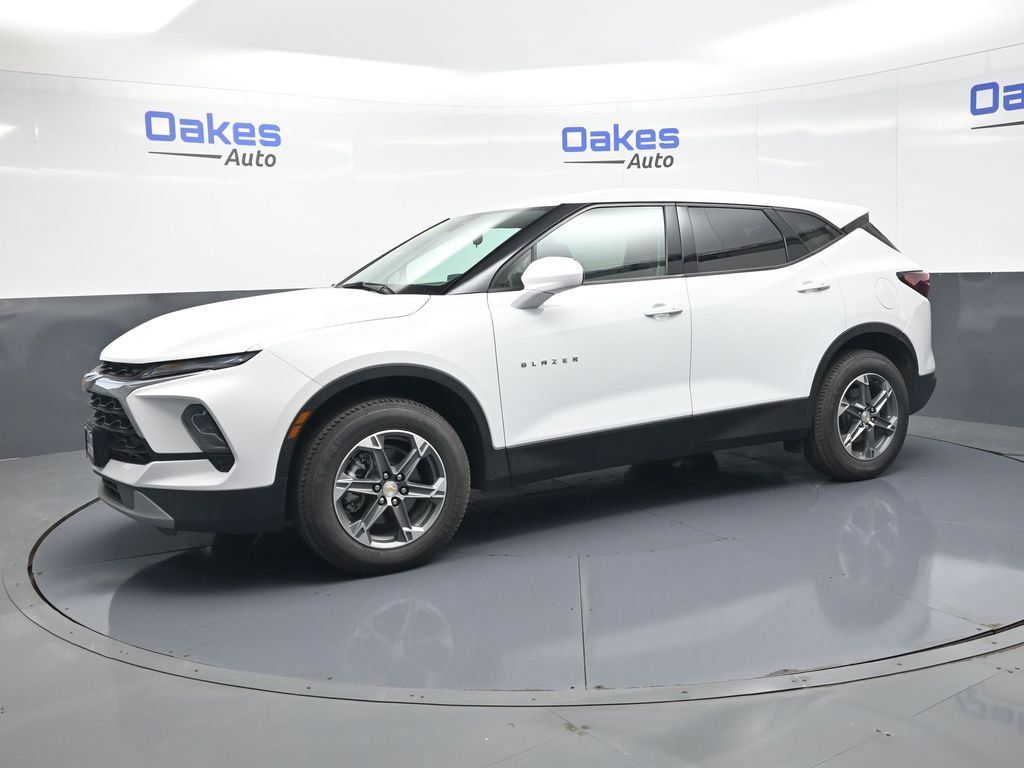 Used 2025 Chevrolet Blazer LT AWD/4WD image 4