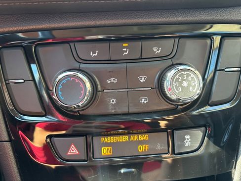 Used 2021 Buick Encore Preferred image 25