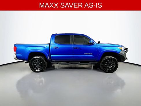 Used 2017 Toyota Tacoma SR5 AWD/4WD image 7