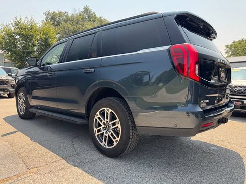 Used 2025 Ford Expedition Active AWD/4WD image 7