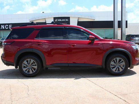 Used 2022 Nissan Pathfinder SV FWD image 15