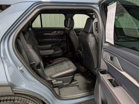 Used 2025 Ford Explorer ST image 27