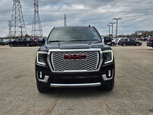 Used 2021 GMC Yukon Denali w/ Denali Premium Package image 9