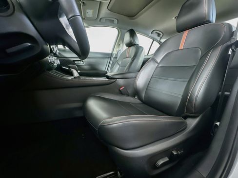 Used 2025 Nissan Sentra SR w/ SR Premium Package FWD image 13