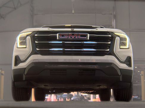 Used 2025 GMC Terrain Elevation FWD image 3