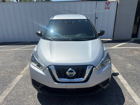 Used 2020 Nissan Kicks S FWD image 11