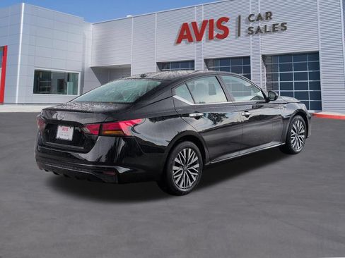 Used 2025 Nissan Altima 2.5 SV FWD image 6