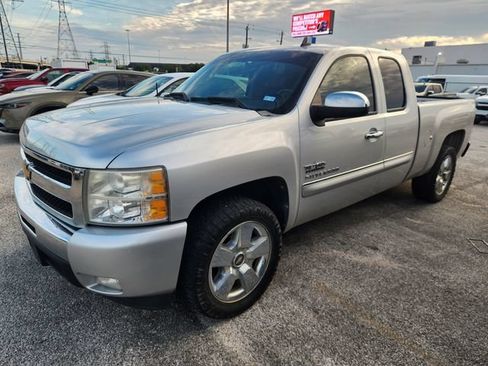 Used 2011 Chevrolet Silverado 1500 LT w/ Texas Edition RWD image 3