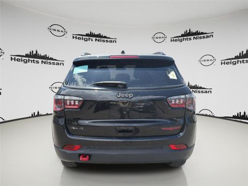 Used 2024 Jeep Compass Trailhawk AWD/4WD image 3