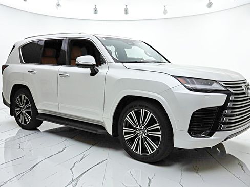 Used 2025 Lexus LX 700h Luxury AWD/4WD image 16