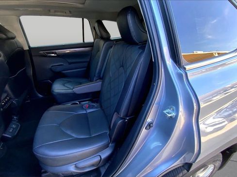 Used 2023 Toyota Highlander Platinum FWD image 21