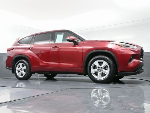 Used 2021 Toyota Highlander LE image 54