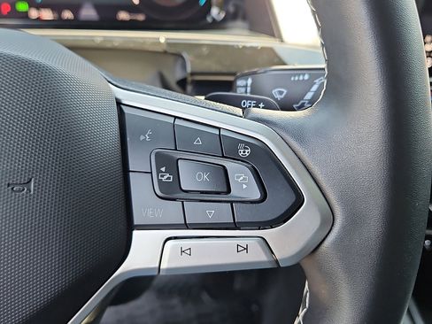 Used 2024 Volkswagen Atlas Cross Sport SE FWD image 17
