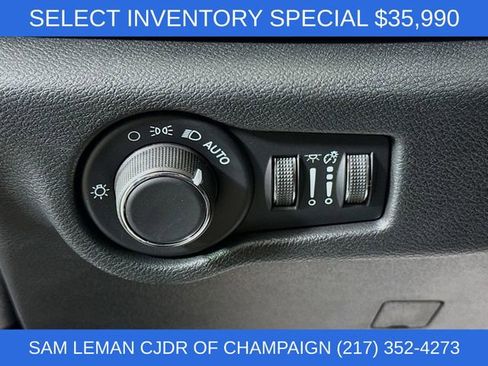 New 2026 Chrysler Voyager LX image 10