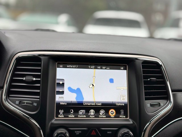 Used 2017 Jeep Grand Cherokee Limited AWD/4WD image 15