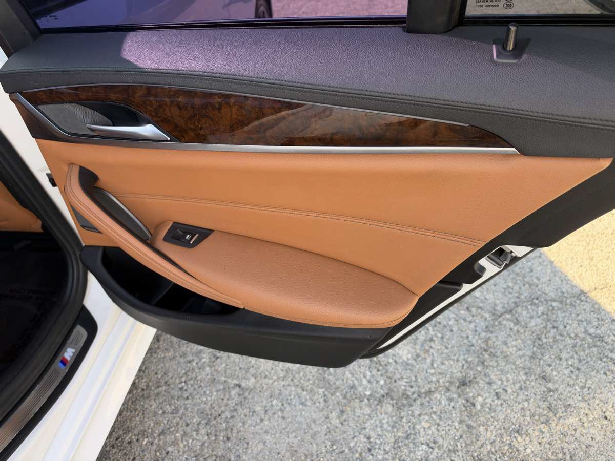 Used 2018 BMW 530e RWD image 17