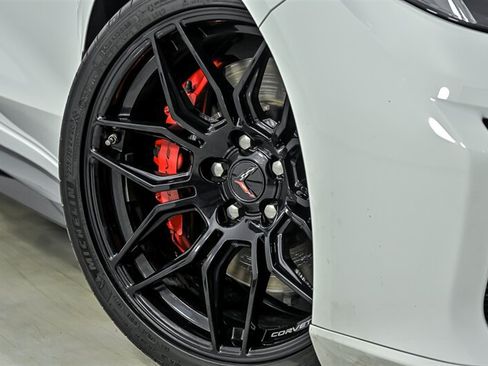 Used 2025 Chevrolet Corvette Z06 RWD image 3