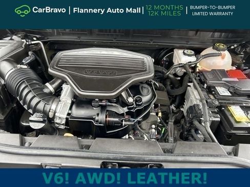 Certified 2023 GMC Acadia SLT w/ Preferred Package image 11