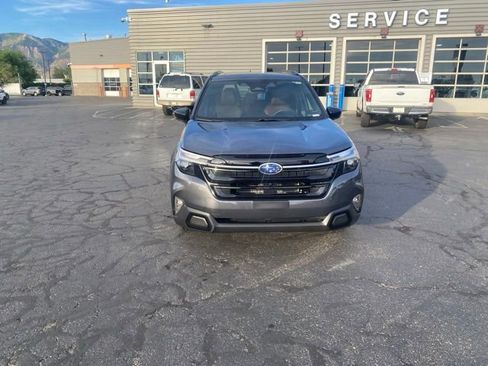 Used 2025 Subaru Forester Touring AWD/4WD image 2