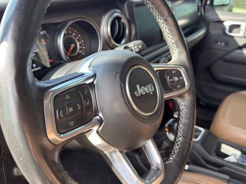 Used 2023 Jeep Wrangler Unlimited Rubicon w/ LED Lighting Group AWD/4WD image 18