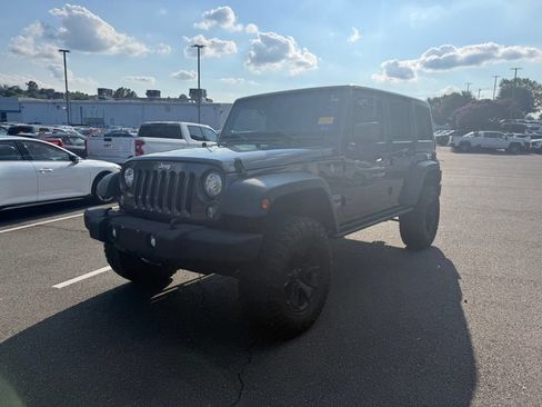 Used 2017 Jeep Wrangler Unlimited Rubicon w/ Connectivity Group AWD/4WD image 27