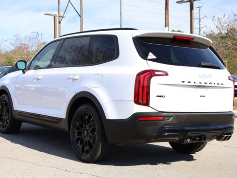 Used 2022 Kia Telluride EX w/ EX Premium Package image 2