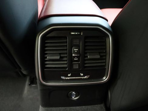 Used 2023 Porsche Macan S AWD/4WD image 21