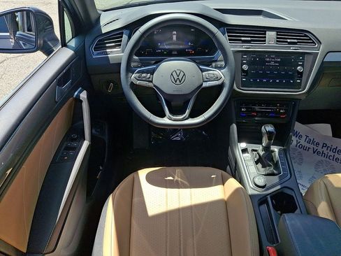 Used 2024 Volkswagen Tiguan SE w/ Panoramic Sunroof Package AWD/4WD image 11