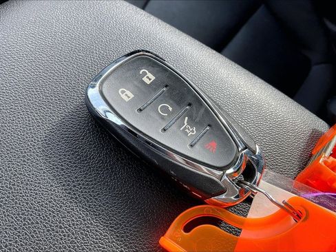 Used 2020 Chevrolet Equinox LT w/ Sport Edition image 13