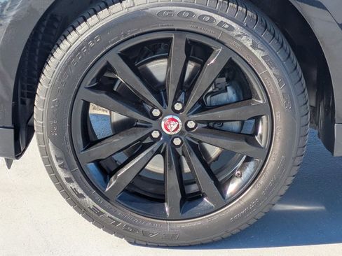 Used 2017 Jaguar F-PACE Prestige image 25