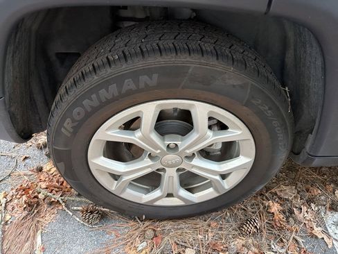 Used 2024 Jeep Compass Latitude AWD/4WD image 8