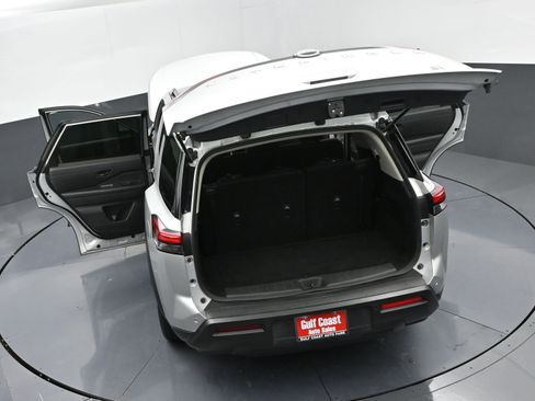 Used 2024 Nissan Pathfinder SV image 49