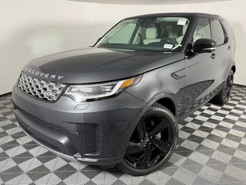 Used 2025 Land Rover Discovery S image 2