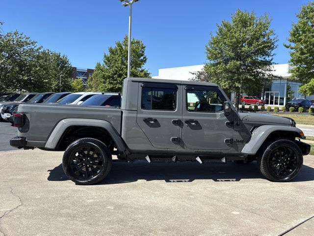 Used 2023 Jeep Gladiator Overland AWD/4WD image 2